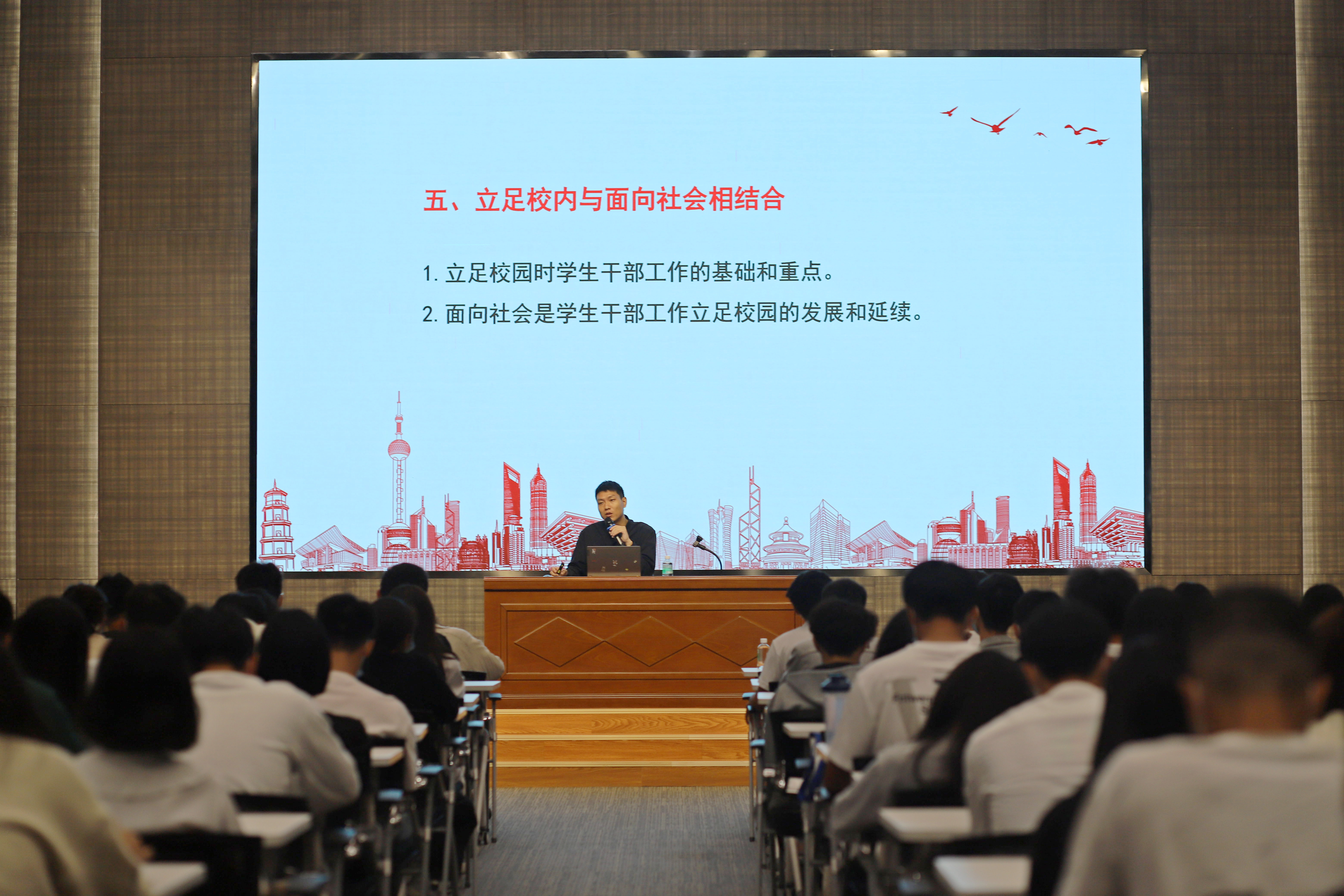 校团委书记郭振 校团委书记郭振